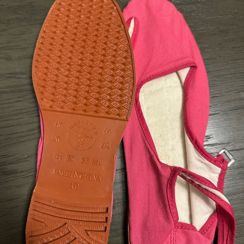 Source Unknown Vibrant Pink Flats - Picture 2 of 2